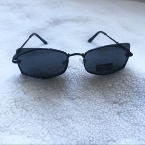 NWT Kendall + Kylie sleek sunglasses